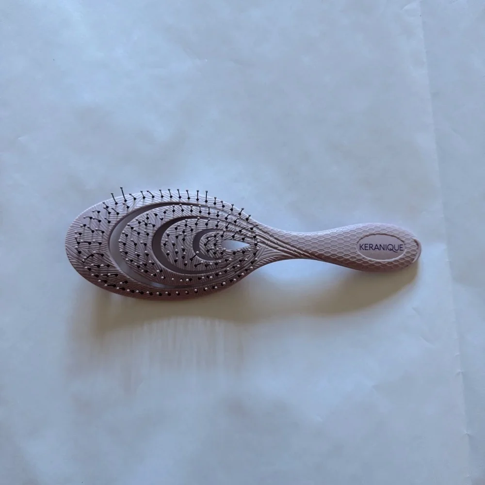 NWT Keranique| Keranique Detangling Hair Brush for all Hair Types